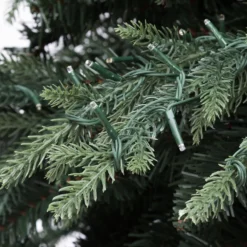 Albero Deluxe in finto pino 255 cm, 5150 miniled integrati bianco caldo