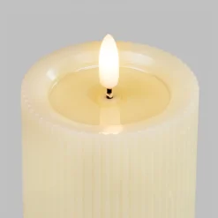 Candela Avorio a Coste per uso esterno, h 10 cm, Ø 7,5cm, fiamma 3D con stoppino ed effetto cera sciolta