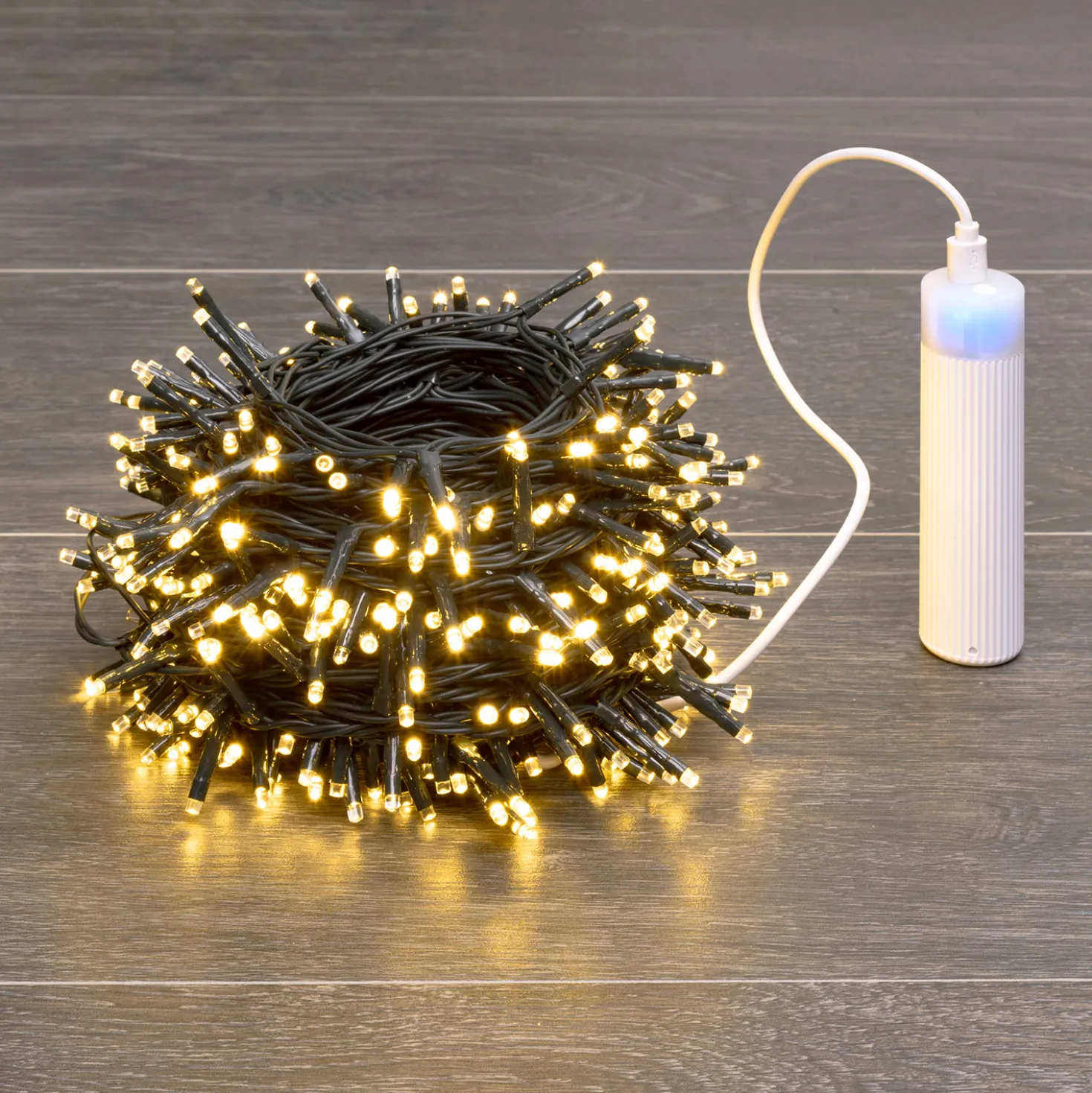 Catena a batteria con power bank 20 m, 400 miniled bianco caldo, cavo verde