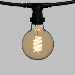 Catena 5 m, 8 lampadine globo Ø 95 mm di 4 Watt, led a spirale, cavo nero, prolungabile