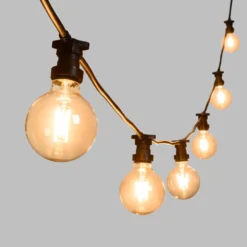 Catena 5 m, 16 lampadine led globo Ø 95 mm di 4 Watt, cavo nero, prolungabile