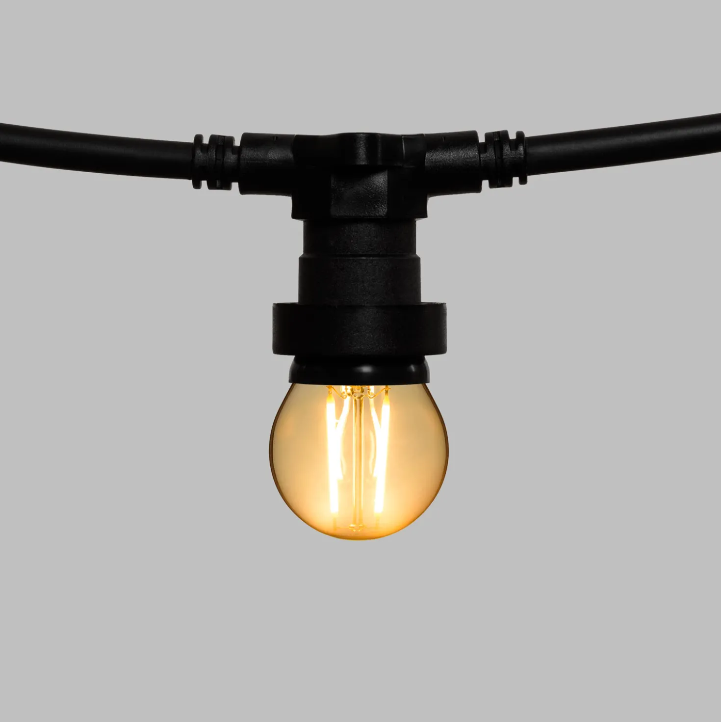 Catena 5 m, 8 lampadine led globo Ø 45 mm di 2 Watt, cavo nero, prolungabile