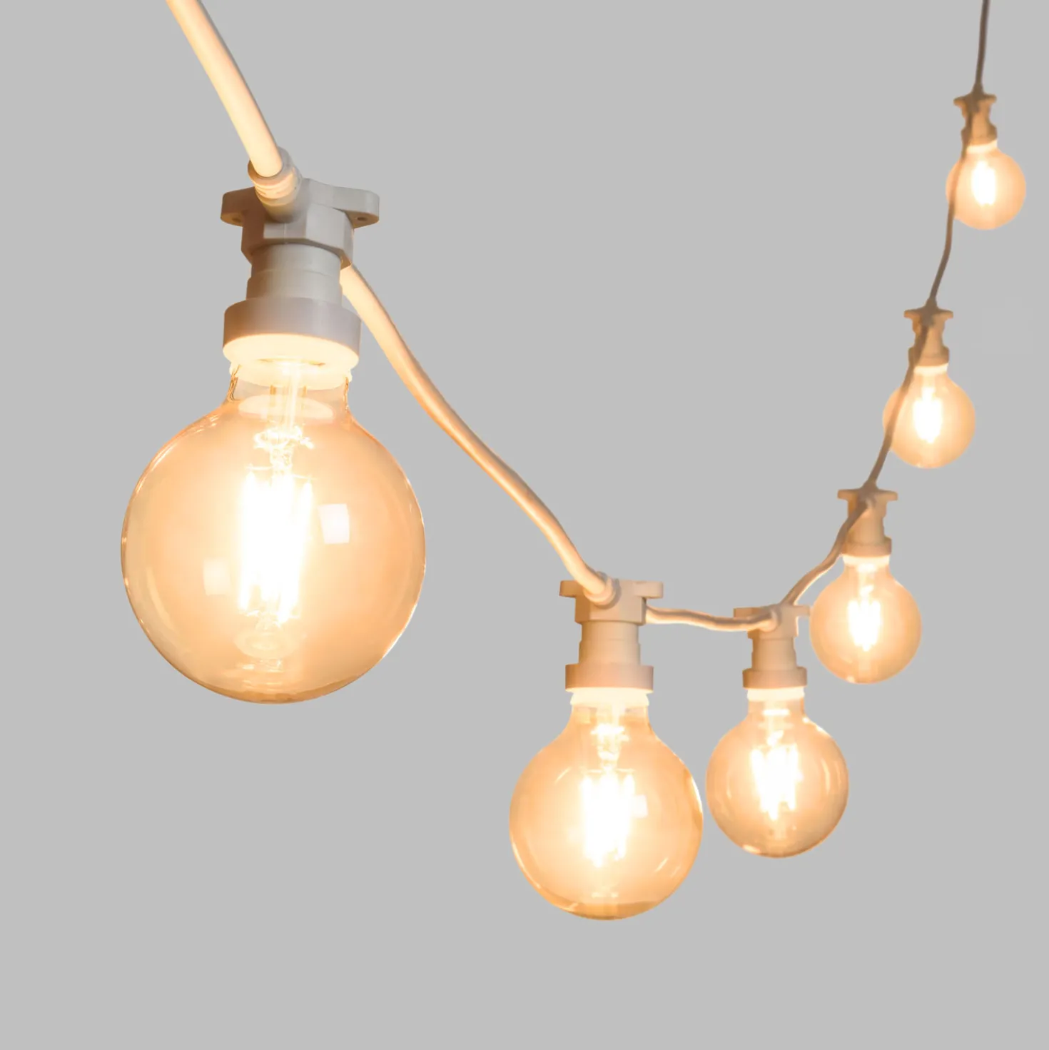 Catena 5 m, 16 lampadine led globo Ø 95 mm di 4 Watt, cavo bianco, prolungabile