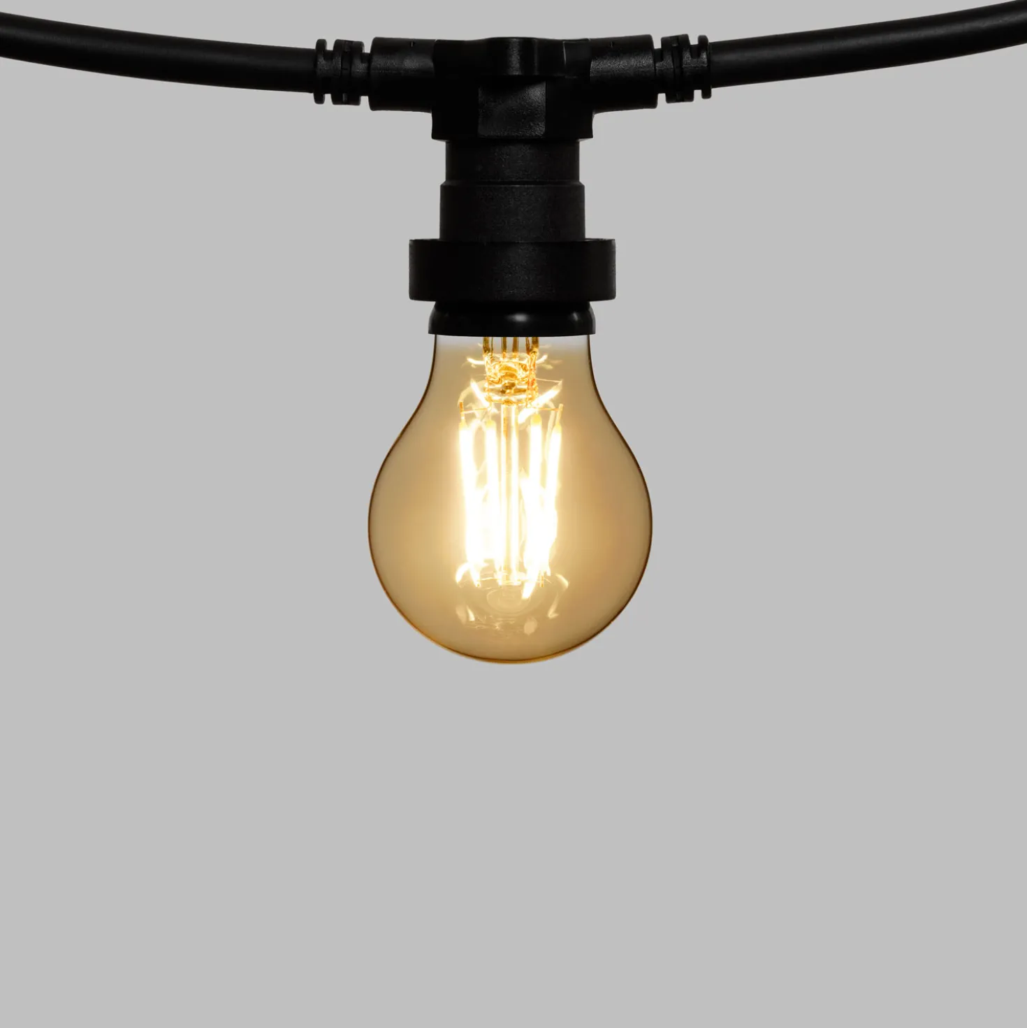 Catena 5 m, 5 lampadine led goccia Ø 67 mm di 8 Watt, dimmerabili, cavo nero, prolungabile