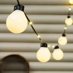 Catena solare 8 m con cavo illuminato, 20 lampadine bianche, 58 led bianco caldo, cavo nero