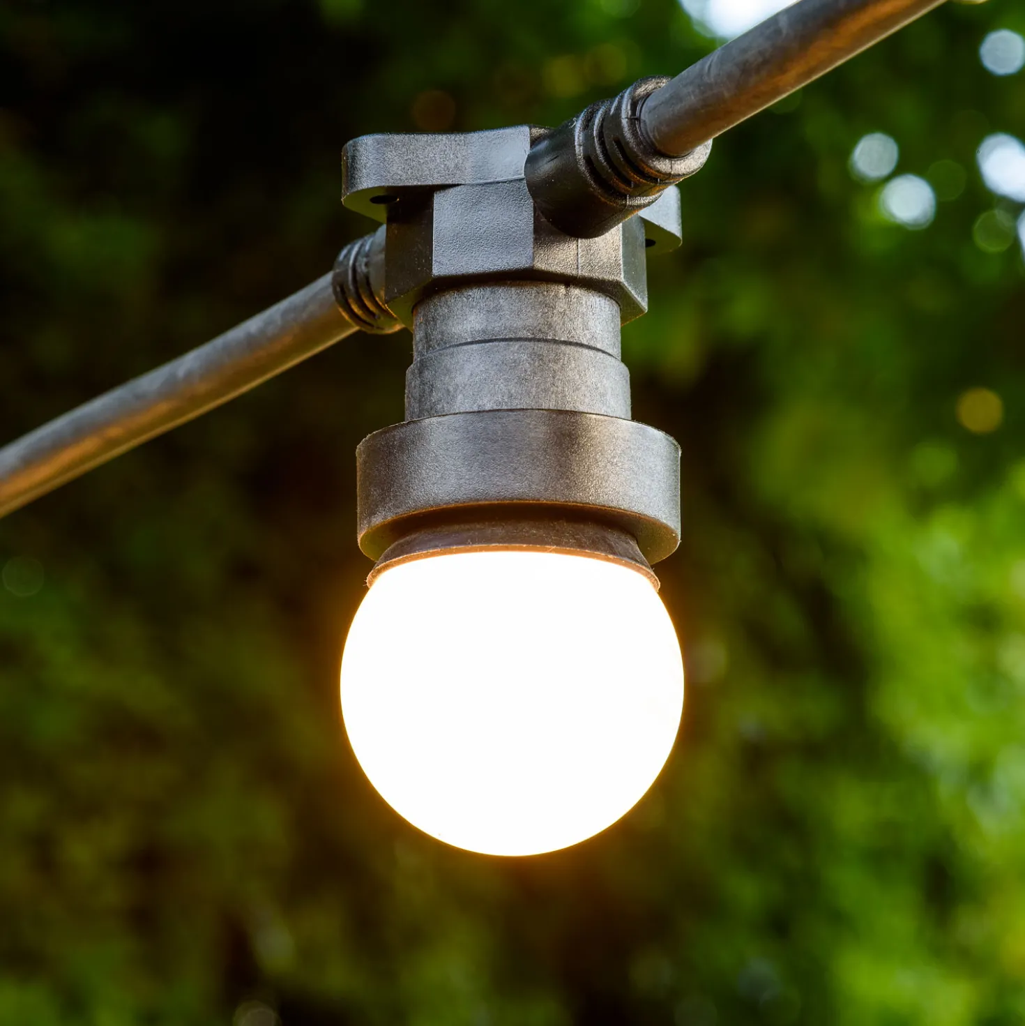 Lampadina globo bianca, E27, bianco caldo