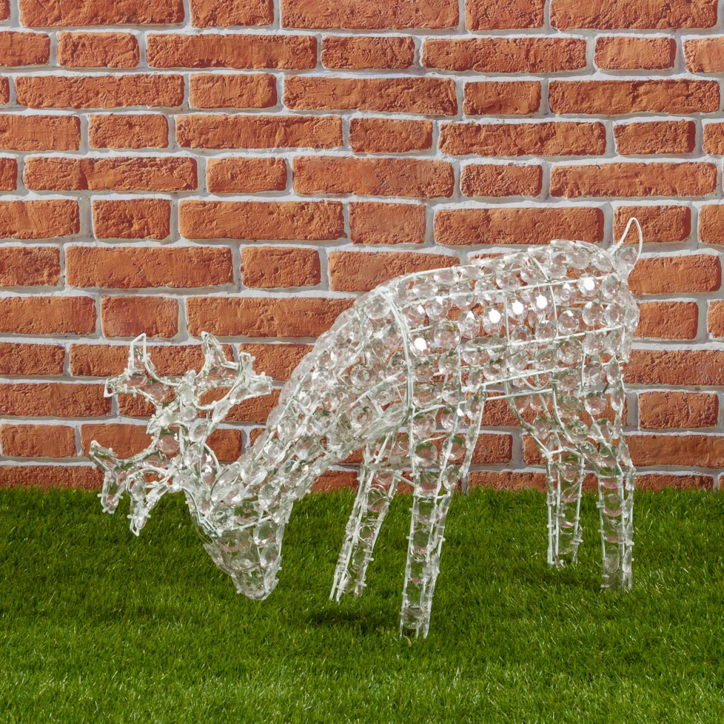 Renna che bruca l'erba, h. 50 cm, led bianco freddo