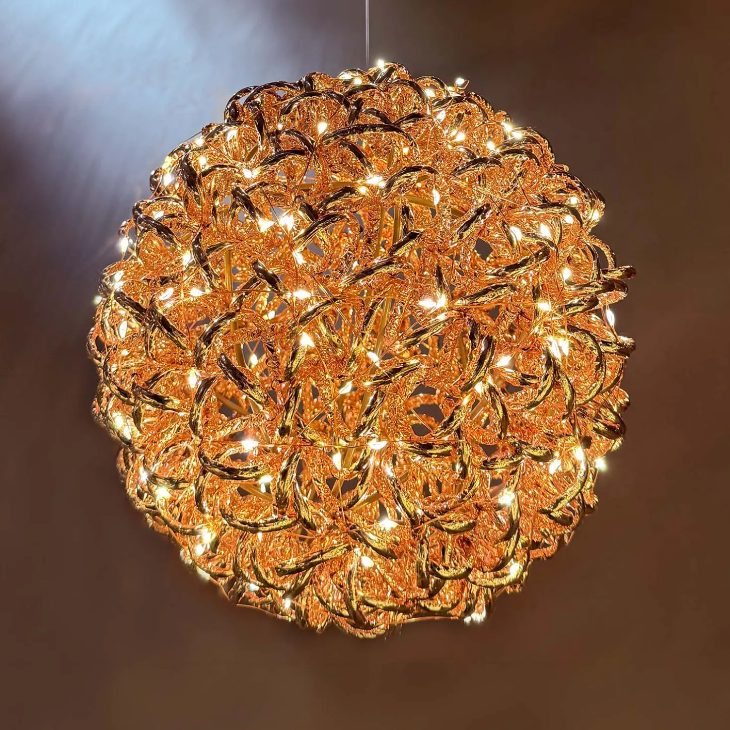 Sfera 3D Rose Gold, filo a spirale, ∅25 cm, 200 microled bianco caldo