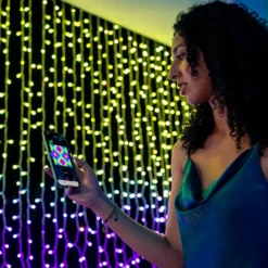 Tenda Twinkly Plus RGB e Bianco caldo, 1 x h 2 metri, 250 Pixel Led, cavo nero