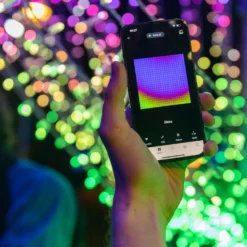 Tenda Twinkly Plus RGB e Bianco caldo, 0,5 x h 4 metri, 250 Pixel Led, cavo nero