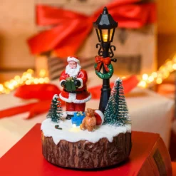 Villaggio di Natale in Poliresina con Babbo, Lampione e Albero, h 15 cm, led multicolor